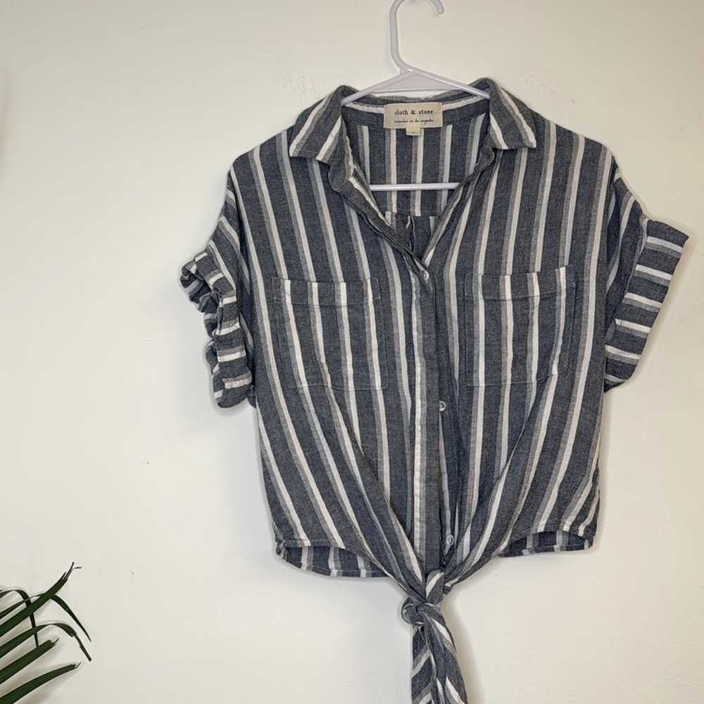 Anthropologie brand Cloth & Stone - cropped boxy button up short sleeve shirt